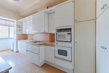 MARSEILLE 8ᵉ – RUE PARADIS | APPARTEMENT DE CARACTÈRE AVEC BALCONS, GARAGE EN OPTION