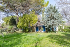 Maison à vendre 5 pièces AIX EN PROVENCE (13) de 150m², terrain de 1630m² piscineable. Garage + espace stationnement. Résidence arborée et sécurisée.