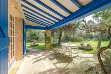 Maison à vendre 5 pièces AIX EN PROVENCE (13) de 150m², terrain de 1630m² piscineable. Garage + espace stationnement. Résidence arborée et sécurisée.