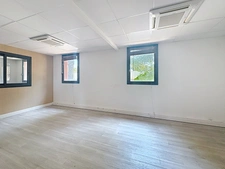 A LOUER LES PENNES-MIRABEAU – LOCAUX MÉDICAUX / PARAMÉDICAUX & BUREAUX – 15 À 150 M² – PARKING – FIBRE