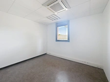 A LOUER LES PENNES-MIRABEAU – LOCAUX MÉDICAUX / PARAMÉDICAUX & BUREAUX – 15 À 150 M² – PARKING – FIBRE
