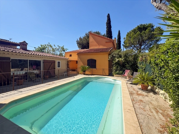 Propriété provençale de caractère avec piscine, dépendance et prestations haut de gamme  Marseille 13e – Château-Gombert