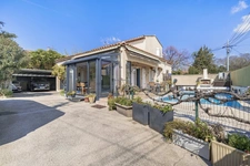 13012 Marseille – A corner of paradise in the heart of the city. Provençal house with swimming pool and veranda. 