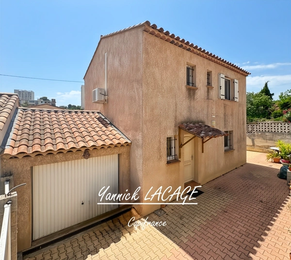 Maison récente de 89m2, familiale et tout confort à Saint-Mitre (13013), avec jardin, garage, piscine hors sol et prestations modernes, à deux pas des écoles et transports !