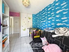 3-room apartment on the ground floor with 108 m² of outdoor space, south-west facing, parking and secure residence, Marseille 13th arrondissement (13)