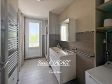 MARSEILLE 10th – Spacious 2-bedroom apartment with balcony, cellar, and potential for a 3-bedroom apartment in a secure residence