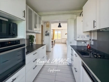 MARSEILLE 10th – Spacious 2-bedroom apartment with balcony, cellar, and potential for a 3-bedroom apartment in a secure residence