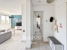 MARSEILLE 10th – Spacious 2-bedroom apartment with balcony, cellar, and potential for a 3-bedroom apartment in a secure residence