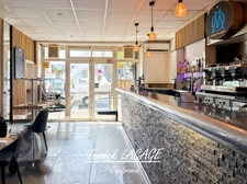IMMEUBLE DE RAPPORT À VENDRE – MARSEILLE 10ᵉ – BAR + 2 LOGEMENTS + COUR PRIVATIVE