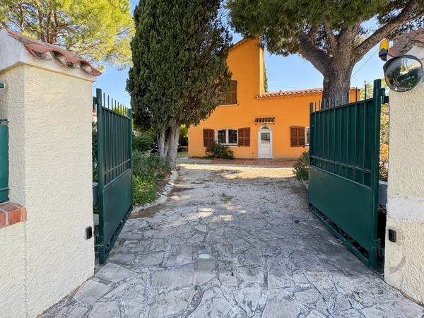 Propriété provençale de caractère avec piscine, dépendance et prestations haut de gamme  Marseille 13e – Château-Gombert