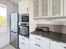 MARSEILLE 10th – Spacious 2-bedroom apartment with balcony, cellar, and potential for a 3-bedroom apartment in a secure residence