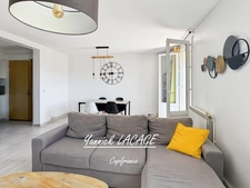 MARSEILLE 10th – Spacious 2-bedroom apartment with balcony, cellar, and potential for a 3-bedroom apartment in a secure residence