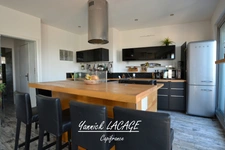 T3 apartment with superb sea view terrace and Notre Dame de la GARDE
