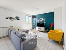 MARSEILLE 10th – Spacious 2-bedroom apartment with balcony, cellar, and potential for a 3-bedroom apartment in a secure residence