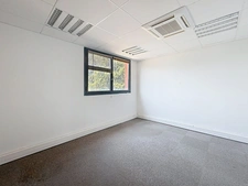 A LOUER LES PENNES-MIRABEAU – LOCAUX MÉDICAUX / PARAMÉDICAUX & BUREAUX – 15 À 150 M² – PARKING – FIBRE