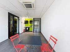 A LOUER LES PENNES-MIRABEAU – LOCAUX MÉDICAUX / PARAMÉDICAUX & BUREAUX – 15 À 150 M² – PARKING – FIBRE