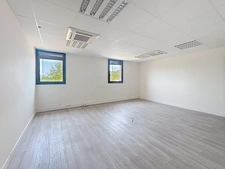 A LOUER LES PENNES-MIRABEAU – LOCAUX MÉDICAUX / PARAMÉDICAUX & BUREAUX – 15 À 150 M² – PARKING – FIBRE