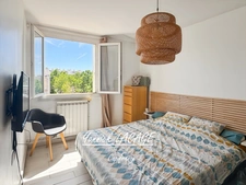 MARSEILLE 10th – Spacious 2-bedroom apartment with balcony, cellar, and potential for a 3-bedroom apartment in a secure residence