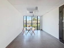 A LOUER LES PENNES-MIRABEAU – LOCAUX MÉDICAUX / PARAMÉDICAUX & BUREAUX – 15 À 150 M² – PARKING – FIBRE