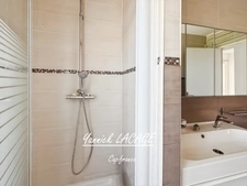 MARSEILLE 10th – Spacious 2-bedroom apartment with balcony, cellar, and potential for a 3-bedroom apartment in a secure residence