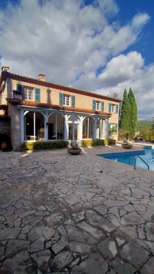 Domaine d'exception artistique  à vendre 10 pièces  625 m2 terrain 1HA200 SEILLANS (83)