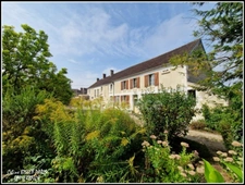 SAINT GEORGES SUR BAULCHE (89) Ensemble immobilier longère de 2 habitations communicantes, 5 chambres, 1 salle de réception, cuisine équipée, salon, 1 salle de bain, 2 salle d'eau
