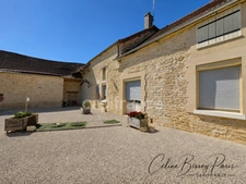 Maison 4 pièces, Plein Pied, 2 chambres, cuisine équipée américaine, dépendances, comble aménageable QUINCEROT (89)