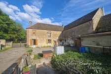 Ferme 4 pièces VILLECHETIVE (89), Plein pied, 2 chambres, cour, jardin, nombreuses dépendances, garage 2 voitures, Comble aménageable