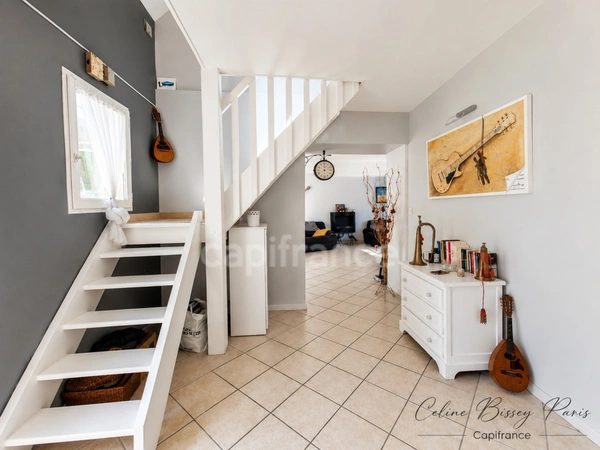 Maison à vendre 6 pièces 140 M2 VILLENEUVE LA GUYARD (89), BEAU VOLUME, cour et jardin 1200M2