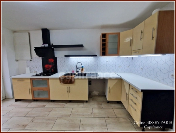 Dpt Yonne (89), CHEU maison 165 M2,  4 chambres, cuisine équipée, 1 salle d'eau, 1 salle de bain