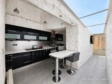 Maison de ville 228M2, 4 chambres, cour et terrasse