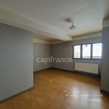 Maison ancienne de 157 m² – Cachet, volumes et énorme potentiel à rénover, 3 chambres, Hangard 137M2, Garage 137M2