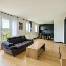 Maison 103 M2, 2 chambres, jardin 806M2, sous-sol total garage 2 voitures