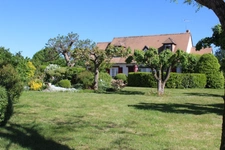 Maison  familiale de 145 m² sur un terrain paysager de 1920 m²