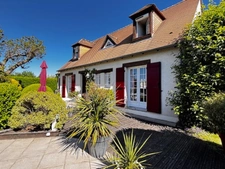 Maison  familiale de 145 m² sur un terrain paysager de 1920 m²