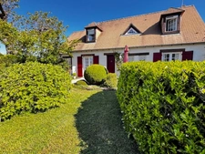 Maison  familiale de 145 m² sur un terrain paysager de 1920 m²