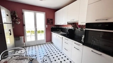 Maison  familiale de 145 m² sur un terrain paysager de 1920 m²