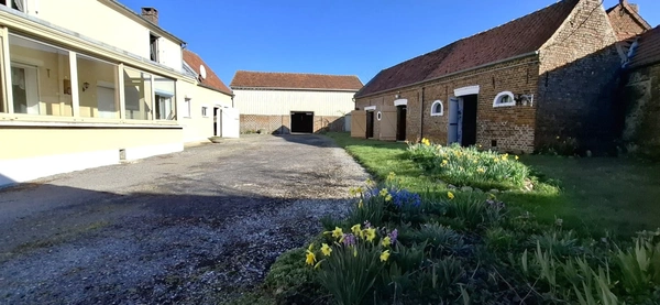 A vendre à LEVERGIE (02420) , Longère habitable de plain pied, avec Hangar, Garage et Dépendances