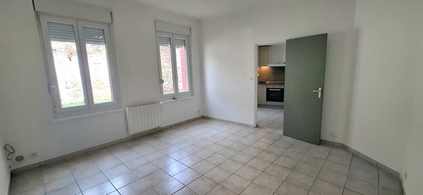 Appartement à vendre T1 de 28m2 + PARKING,  SAINT QUENTIN (02100) Centre Ville