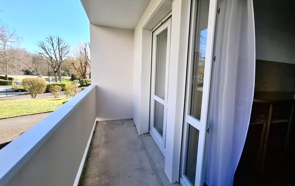 SAINT QUENTIN 02100 (Quartier Remicourt) : Appartement T1 en rez de chaussée avec Balcon et Place de Stationnement