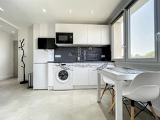 Superb 20 m² Studio fully furnished and equipped Lyon 3rd, Access to Universities, tram T3 and metro D