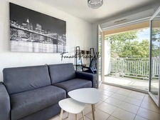 Dpt Gironde (33), for rent 30 km from BORDEAUX - FURNISHED T2 with parking - Top floor, quiet, open view