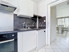 Charming 2-bedroom apartment, 74 m², unobstructed view, with cellar and parking, in Villeurbanne, near Montchat.