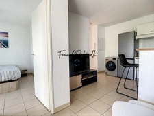 Dpt Gironde (33), for rent 30 km from BORDEAUX - FURNISHED T2 with parking - Top floor, quiet, open view