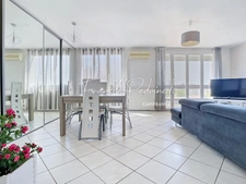 Charming 2-bedroom apartment, 74 m², unobstructed view, with cellar and parking, in Villeurbanne, near Montchat.