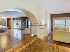 125 m² Locaux commerciaux  / bureaux LYON 6EME / A DIVISER 