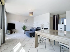 Charming 2-bedroom apartment, 74 m², unobstructed view, with cellar and parking, in Villeurbanne, near Montchat.