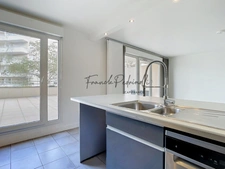 Beau T3 72 m²  VILLEURBANNE (69) CHARPENNES – Place Charles Hernu avec terrasse 75 m²