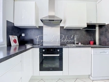 Charming 2-bedroom apartment, 74 m², unobstructed view, with cellar and parking, in Villeurbanne, near Montchat.