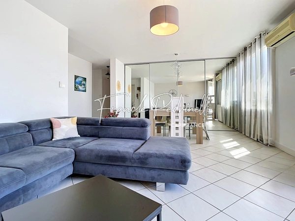 Coquet T3 74 m² Vue dégagée, avec Cave et parking VILLEURBANNE au portes de MONTCHAT